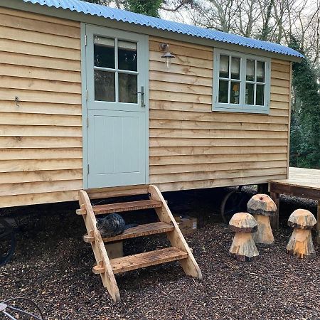 Chez Maurice Luxury Shepherds Hut With Bath And Hot Tub Kelling المظهر الخارجي الصورة