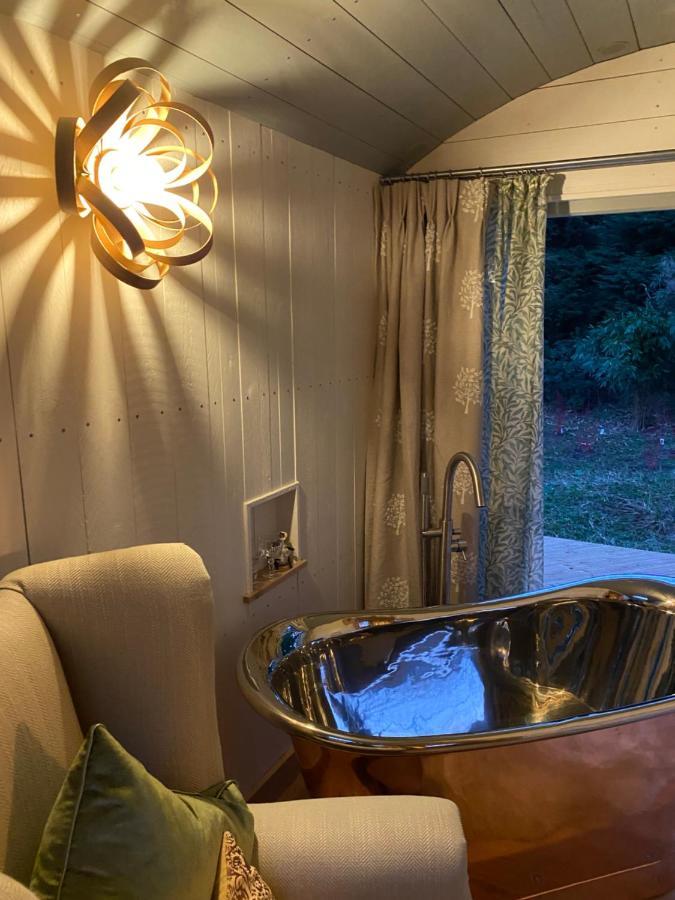 Chez Maurice Luxury Shepherds Hut With Bath And Hot Tub Kelling المظهر الخارجي الصورة