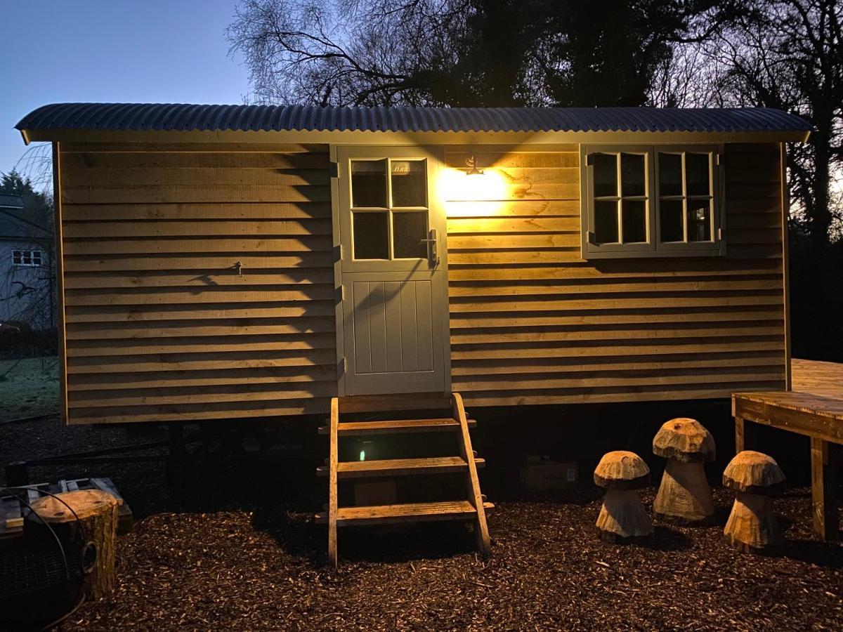 Chez Maurice Luxury Shepherds Hut With Bath And Hot Tub Kelling المظهر الخارجي الصورة