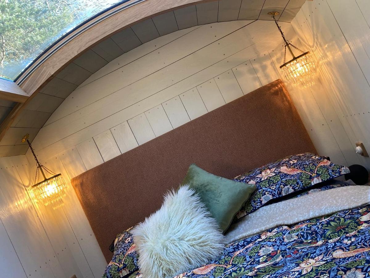 Chez Maurice Luxury Shepherds Hut With Bath And Hot Tub Kelling المظهر الخارجي الصورة